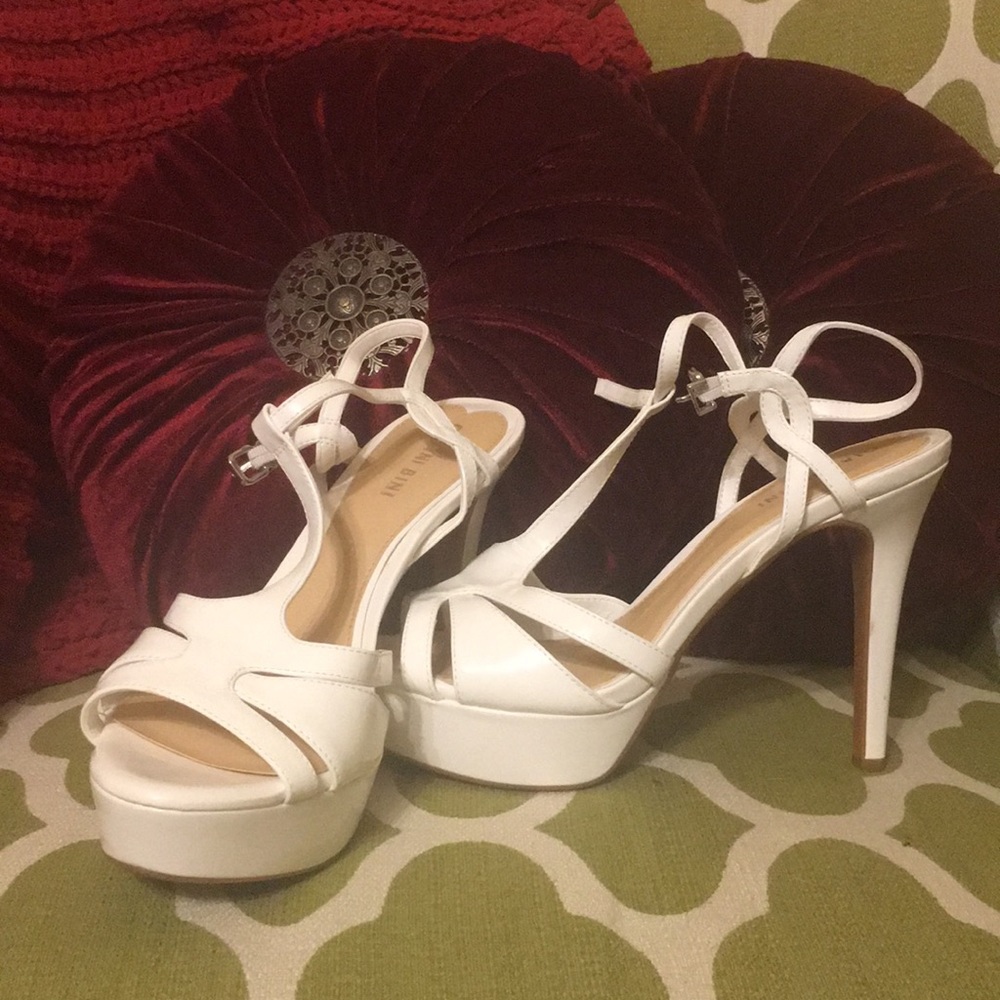 Gianni Bini white patent platform sandals